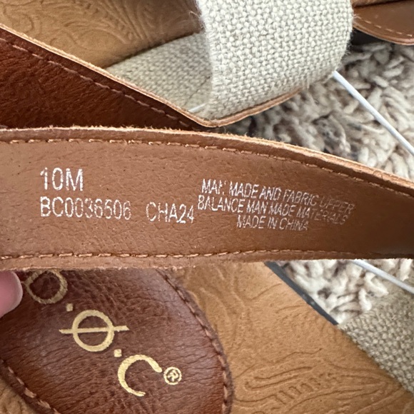 b.o.c. Leather and Fabric Strap Sandals - Picture 5 of 5